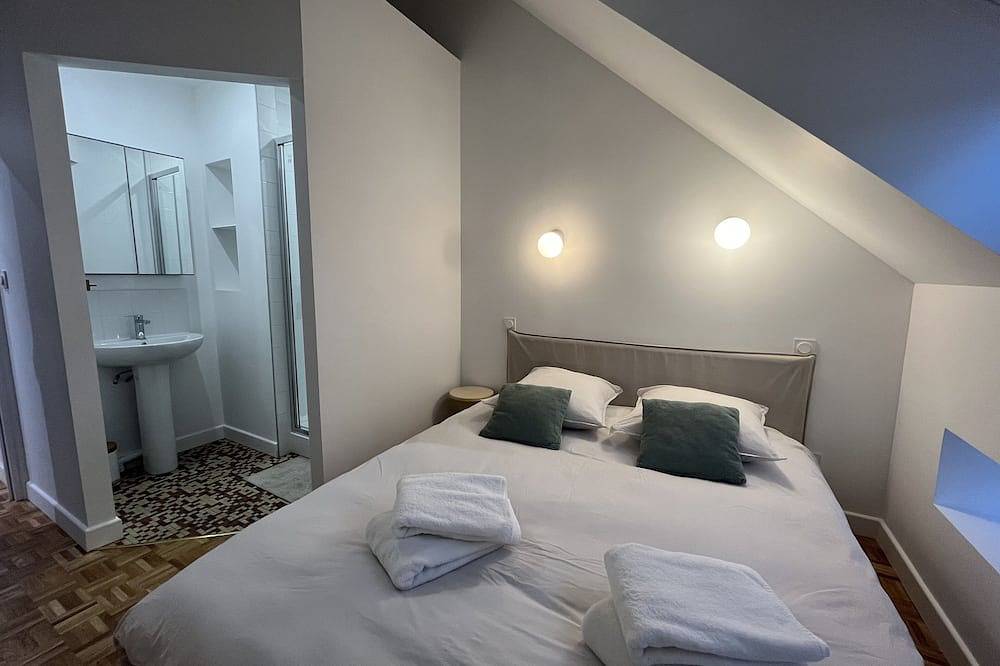 Appartement entier, Gite 10 personnes au centre de Dunkerque (05 chambres in Dunkerque, Côte des dunes de Flandres