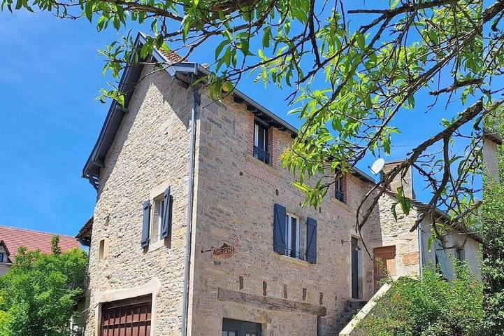 Location de vacances pour 8 personnes, avec Terrasse et Jardin à Salles-Courbatiès