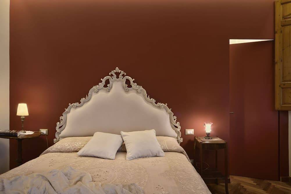 Suite Rosso di Sera with A/C and Private bathroom-  Villa le Facezie B&B in Terranuova Bracciolini, Valdarno