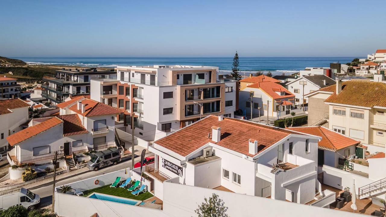 Zambeachouse - Hostel Paradise in Praia da Areia Branca, Lourinhã