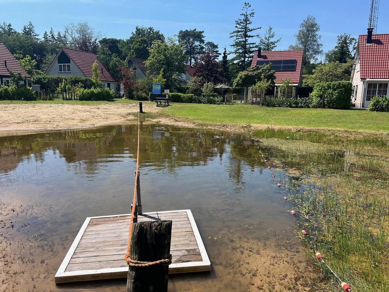 Vakantiepark Hellendoorn — Bungalow mit luxuriösem Gartenzimmer und Blick auf den Spielteich - 5 Personen in Hellendoorn, Sallandse Heuvelrug