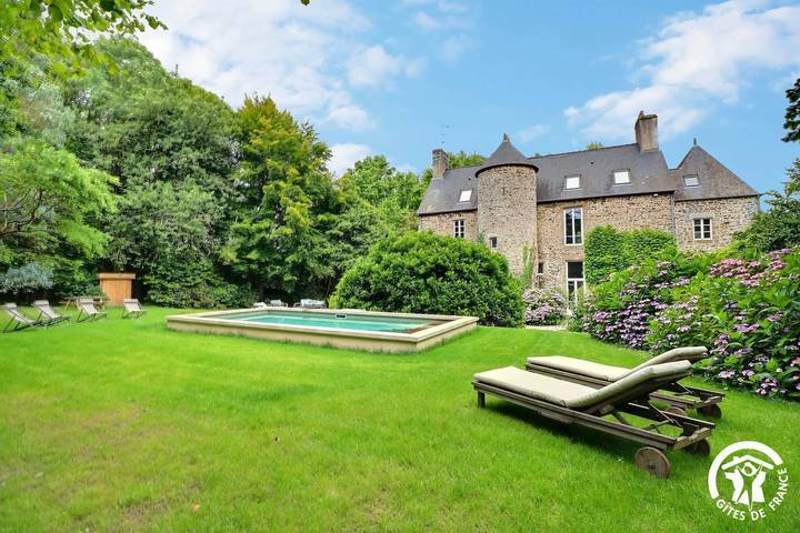 Chambre d’hôte pour 2 personnes, avec Terrasse et Jardin ainsi que Piscine et Vue à Baguer-Pican