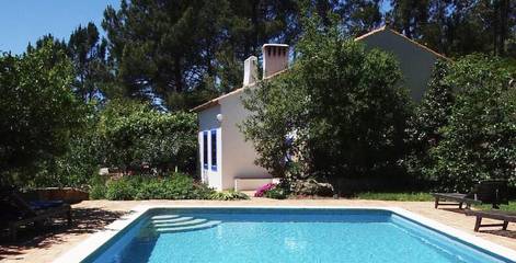 Casa rural para 6 personas, con vistas y terraza además de jardín y piscina, Se admiten mascotas en Monchique