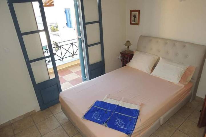 Location de vacances pour 4 personnes, avec piscine et jardin dans Panormos - 3