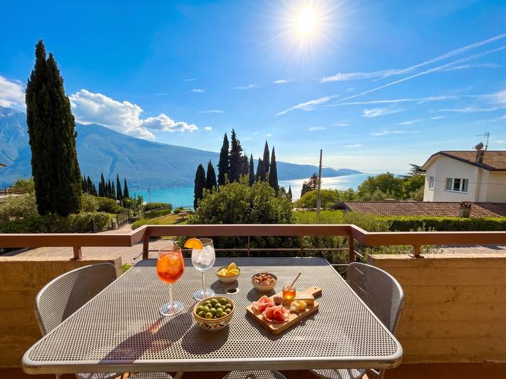 Appartamento vacanze per 8 persone, con vista lago e balcone nonché giardino - 1
