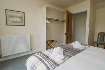 Log Cabin for 4 People in Pooley Bridge, Cumbria, Photo 3