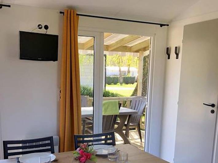 Camping Sites et Paysages - Domaine de la Catinière - Mobilheim 6 personen - Premium - 3 Schlafzimmer - Tv - mit überdachter Terrasse - Geschirrspüler in Fiquefleur-Équainville, Côte de Grâce