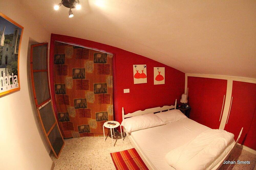 House with garden and panoramic view over Lake Trasimeno in Tuoro sul Trasimeno, Lake Trasimeno