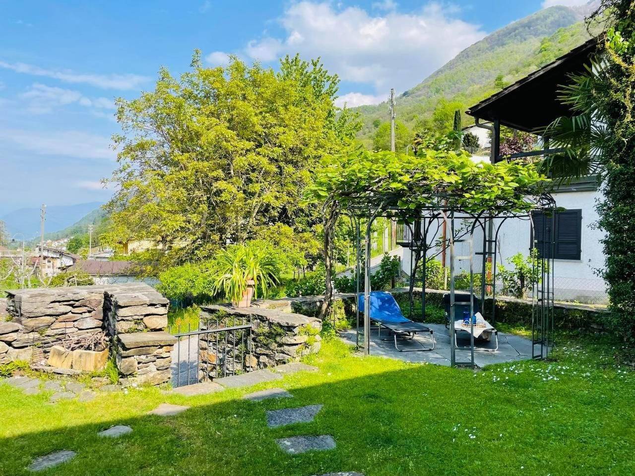 Ganze Wohnung, Casa Ritz in Gambarogno, Lago Maggiore (Schweiz)