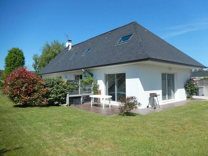 Location de vacances pour 4 personnes, avec Terrasse ainsi que Jardin et Vue à Ney (instrument)