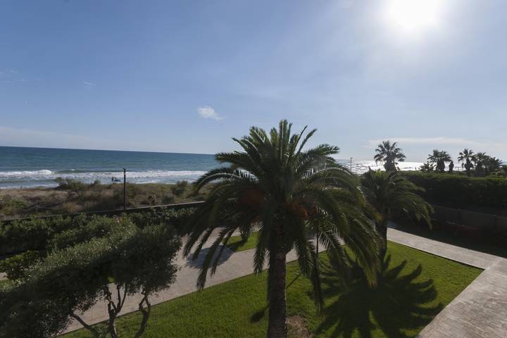 Ganze Ferienwohnung, Beach front apartment in Gavà Mar, Pine Beach in Platja de Gavà (Gavà), Gavà