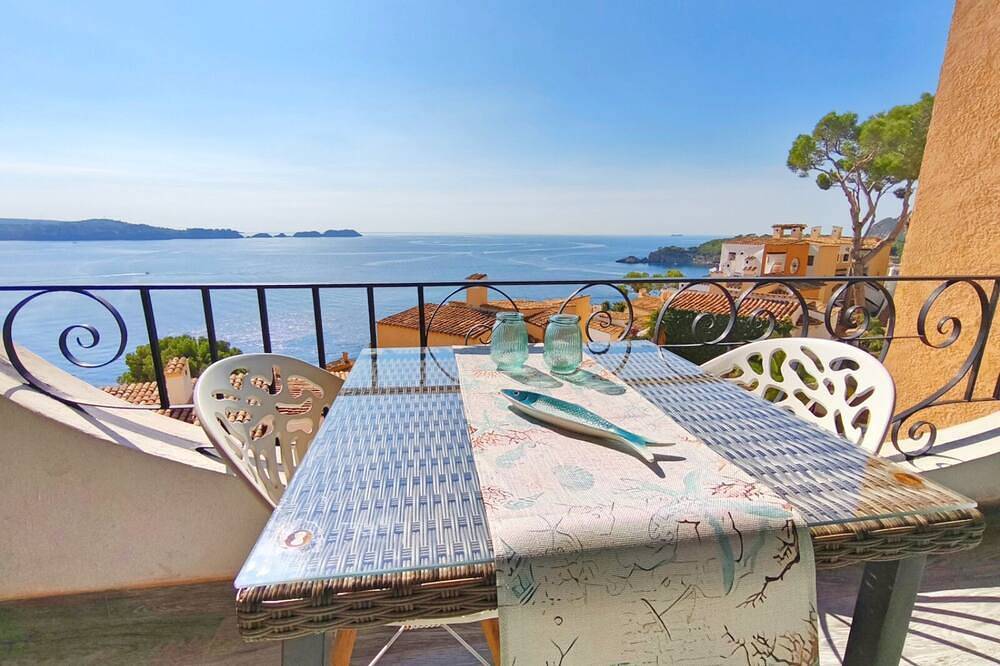 Entire apartment, A3671 Sea view apartment for 3 people in Cala Fornells in Cala Fornells, Calvià