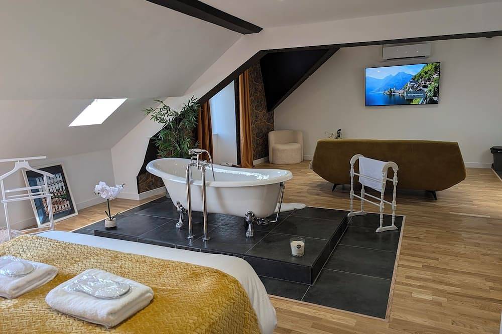 Entire apartment, The Suite - Villa Valmy - Hypercentre - Sncf Train station in Montluçon, Montluçon region