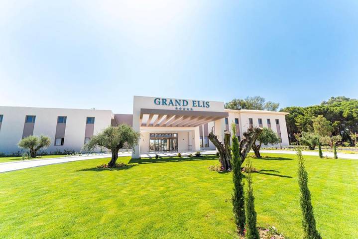 Bungalow für 2 Personen, mit Pool und Sauna sowie Ausblick und Garten auf den Peloponnes
