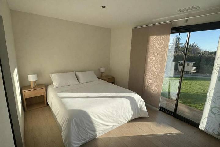 Location de vacances pour 8 personnes, avec terrasse ainsi que vue et piscine, animaux acceptés à Marsanne - 4