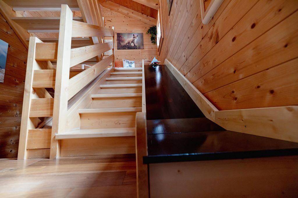 Geheel vakantieappartement, Chalet Rainbow with indoor slide in Leukerbad, Wallis