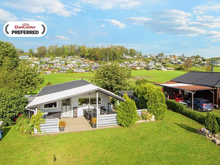 Ferieudlejning for 6 personer, med have og balkon, børnevenlig i Aabenraa