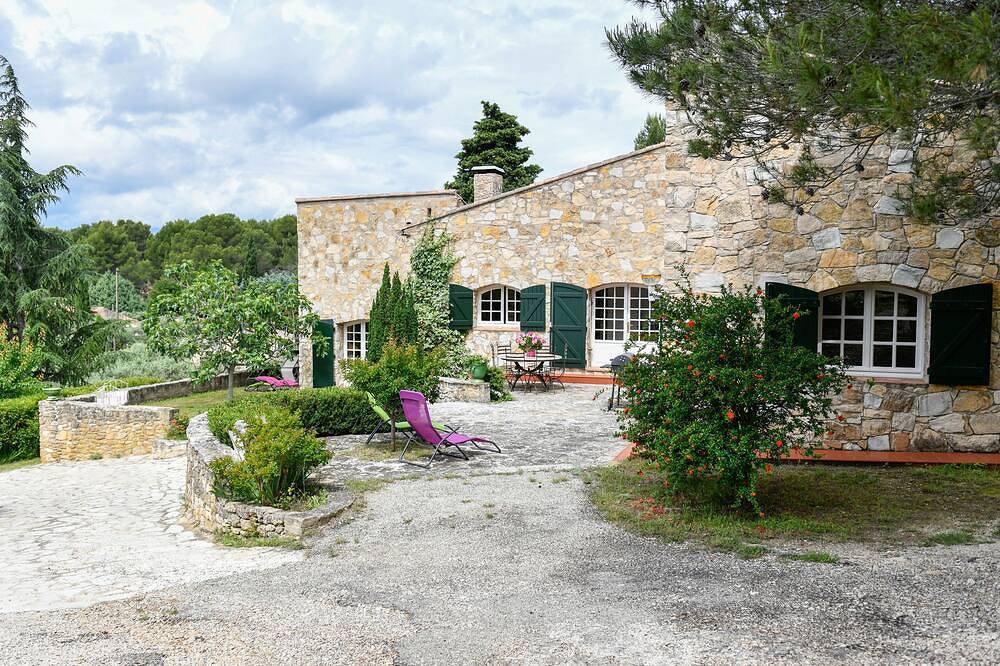 Maison De Vacances pour 6 Personnes dans Lauris, Parc naturel régional du Luberon