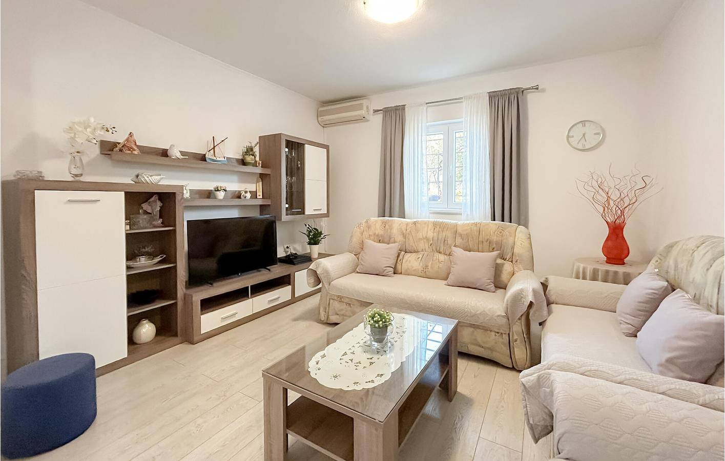 Appartement de vacances entier, Appartement en bord de mer avec terrasse, climatisation et Wi-Fi - À proximité de Makarska in Veliko Brdo, Makarska