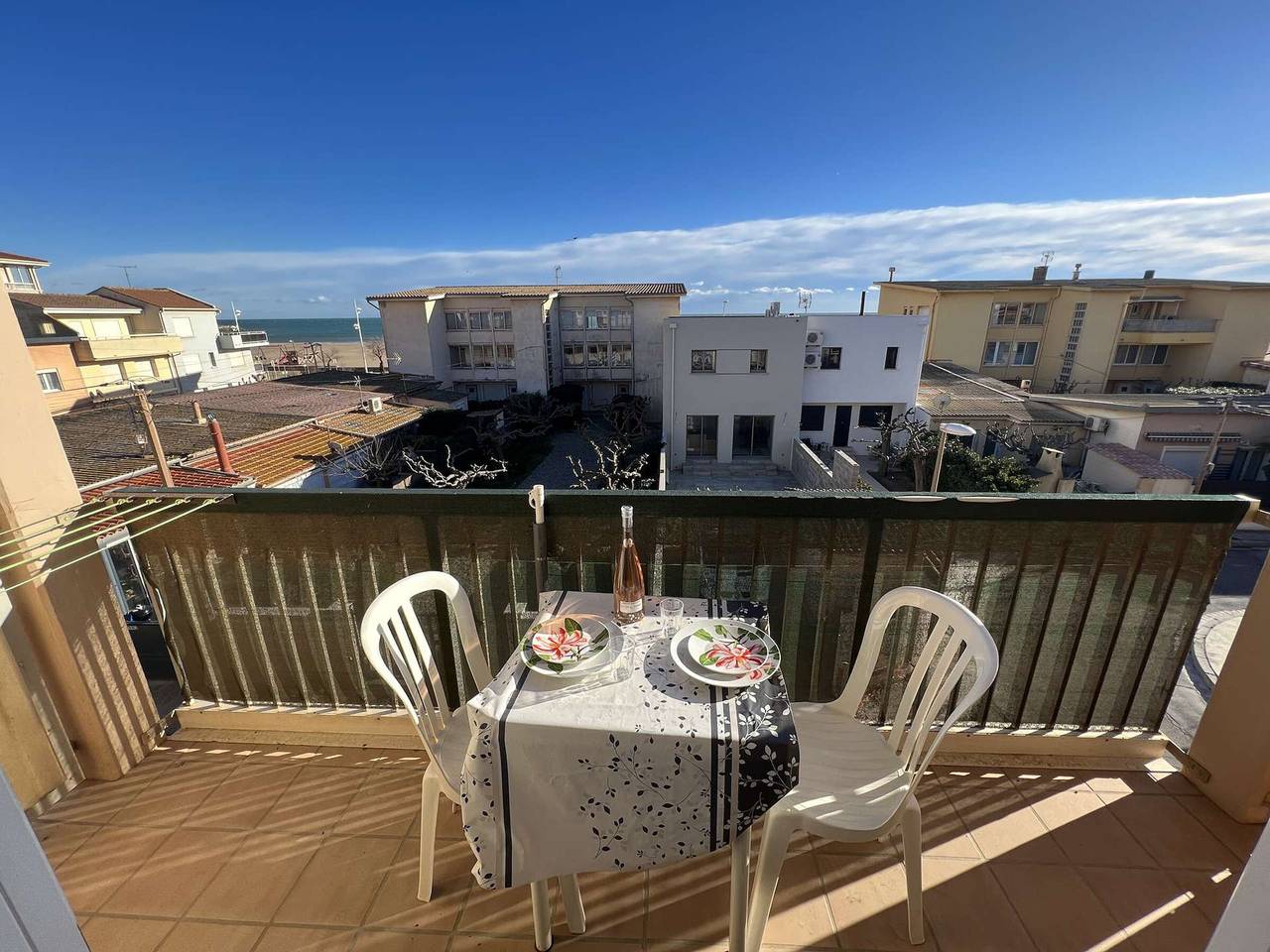 Entire studio, Affordable studio for 4 with balcony near the beach in Valras-Plage, Côte d'Améthyste