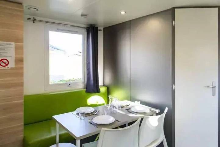 Camping pour 4 personnes, avec terrasse