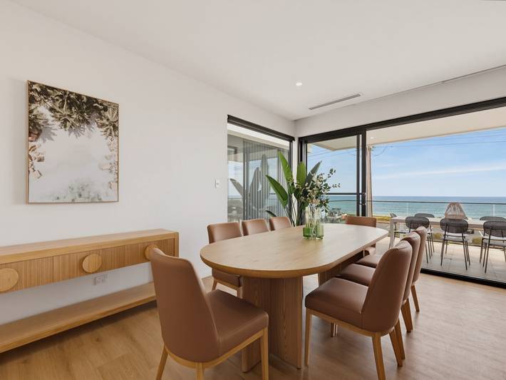 Entire apartment, Oceanfront 4-Bed Home Surf & Serenity in Noarlunga, City of Onkaparinga