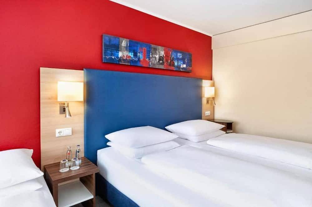 Ganze Wohnung, H+ Hotel Köln Brühl by Sunday Hotels Dreibettzimmer in Phantasialand, Brühl