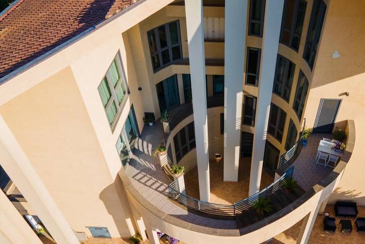 Location de vacances pour 2 personnes, avec piscine et jardin dans Cassino - 3