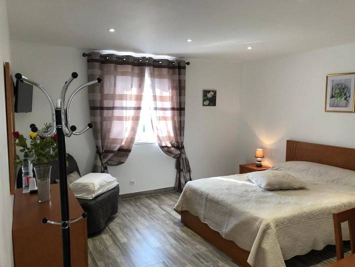 Chambre d’hôte pour 5 personnes, avec jardin ainsi que terrasse et vue à Bussy-Saint-Georges - 2