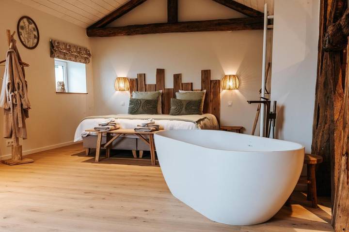 Lodge pour 2 personnes, avec Balcon et Jacuzzi ainsi que Terrasse et Jardin à Stavelot
