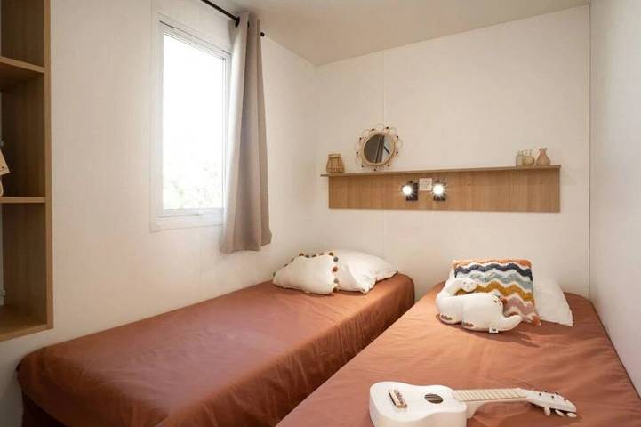 ZEcamping 4* espace aquatique club enfant locatif TV BBQ 28m2 4 pers in Challans, Valle del Loira