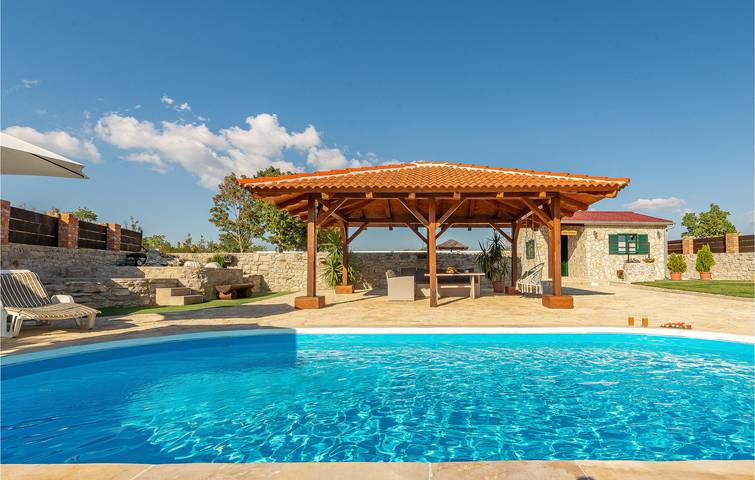 Ferienhaus für 6 Personen, mit Pool und Terrasse, mit Haustier