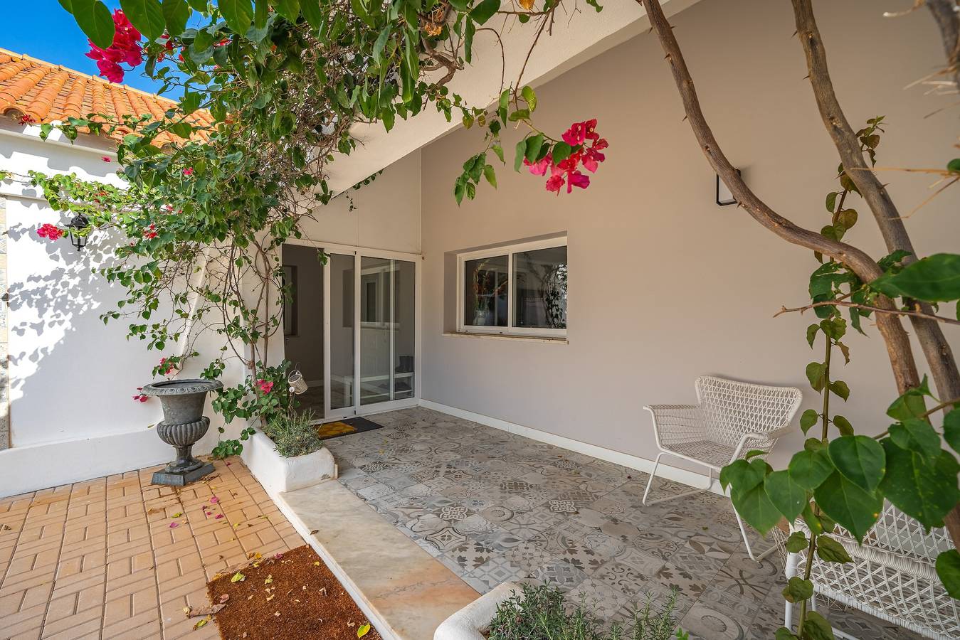 Zimmer 'Orange Blossom Groove – 1' mit gemeinsamer Terrasse, Wlan und Klimaanlage in São Bartolomeu de Messines, Faro Distrikt