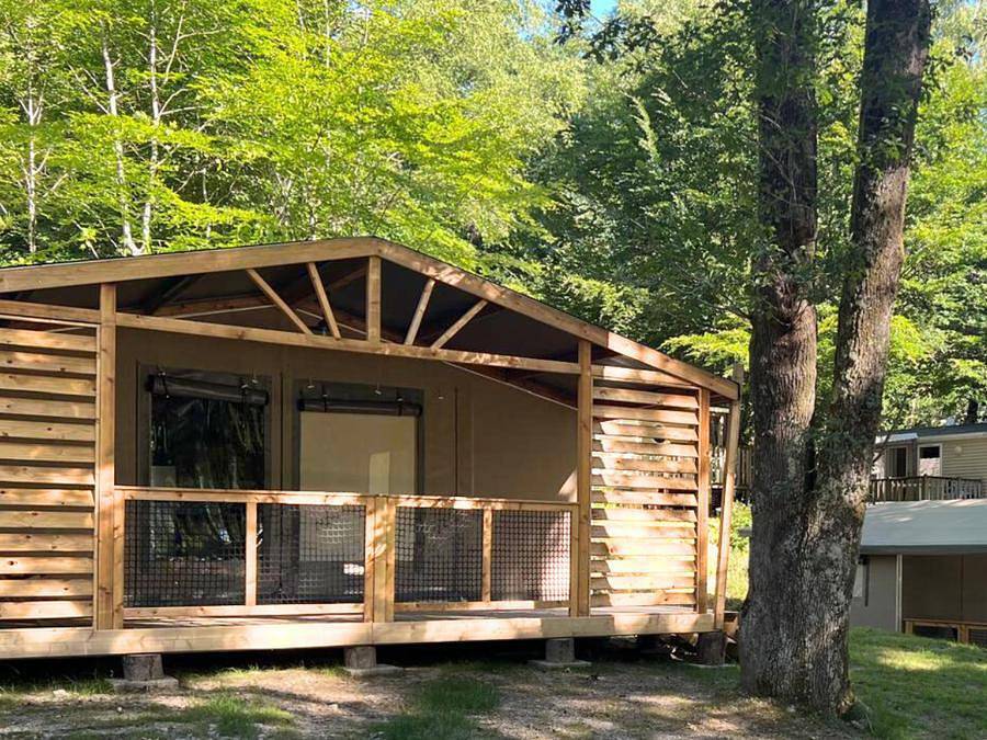 Flower Camping La Plage - Glamping tent 5 persons - Cotton Flower Confort canvas cabin 28m² (2 bedrooms) + Tv + covered terrace 16m² 4/5 pers. in Treignac, Tulle region