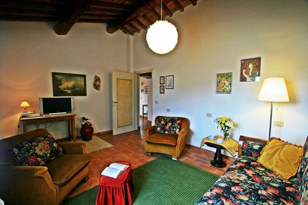 Typical farmhouse with private pool between Pisa and Siena in Pomarance, Riserva Naturale di Monterufoli