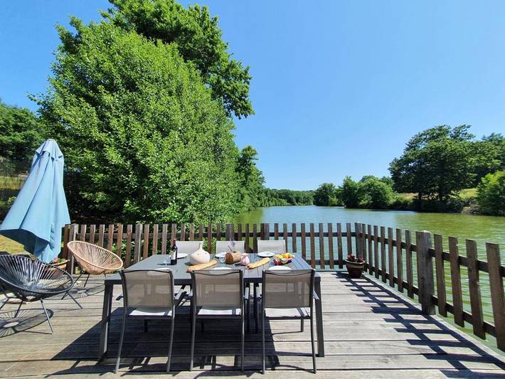Location de vacances pour 7 personnes, avec vue ainsi que vue sur le lac et jardin, animaux acceptés à Saint-Estèphe (Dordogne) - 2