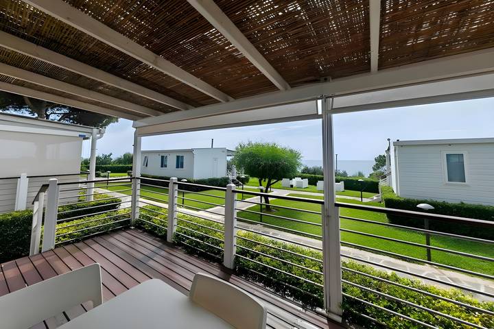 Mobil home pour 4 personnes, avec vue sur l’océan et terrasse, adapté aux familles dans Marina di Camerota