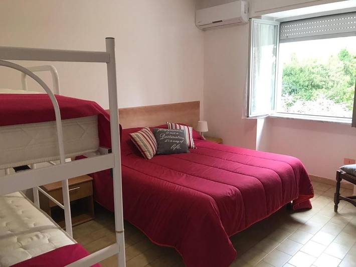 Location de vacances pour 6 personnes, avec jardin et piscine, animaux acceptés à Loano - 4