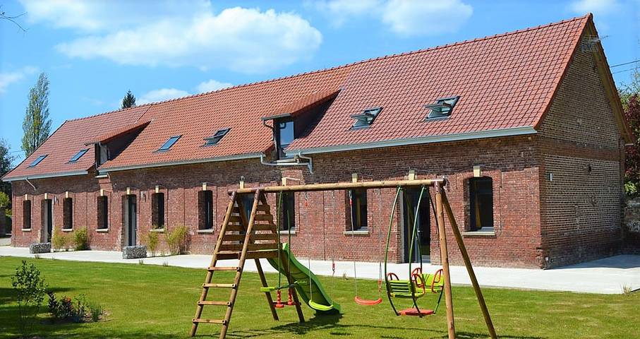 Gîte pour 12 personnes, avec Terrasse ainsi que Jardin et Vue