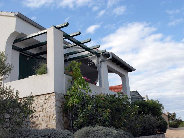 Location de vacances pour 6 personnes, avec jardin à Sali - 2