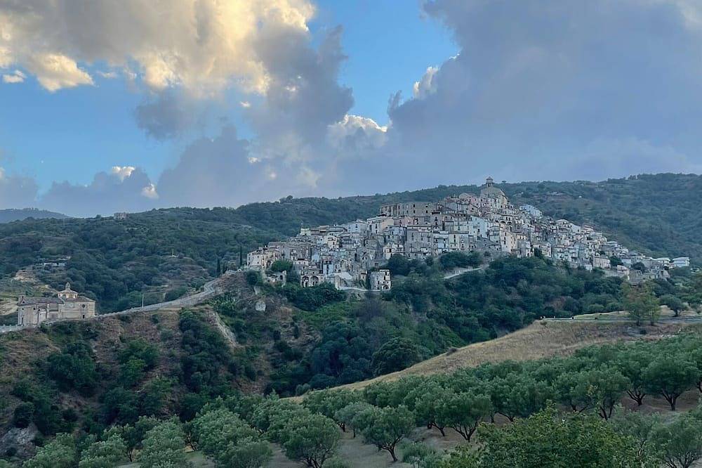 Ganze Wohnung, Stay in the tranquility of Badolato's ancient, atmospheric streets in Badolato, Catanzaro Provinz
