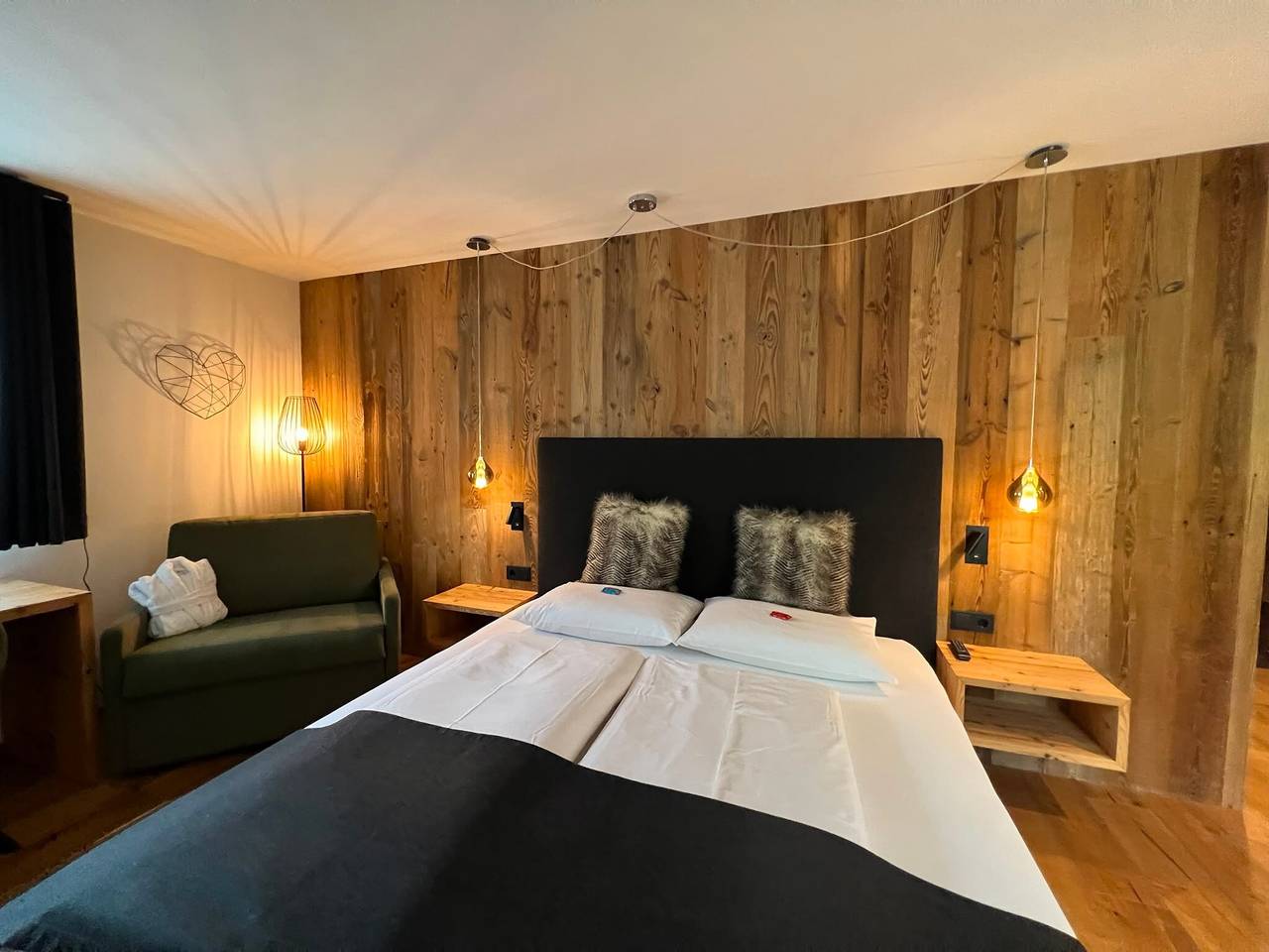 Chalet 'Chalet Ortles' mit Seeblick, privater Terrasse und Wlan in St. Valentin auf der Haide, Graun