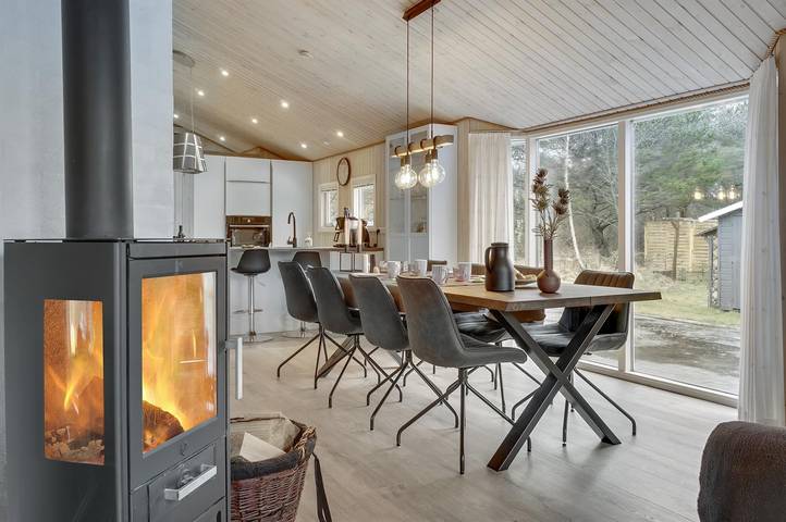 Stunning home in Fjerritslev w/ 4 Bedrooms, Sauna and WiFi in Thorup Strand, Jammerbugt