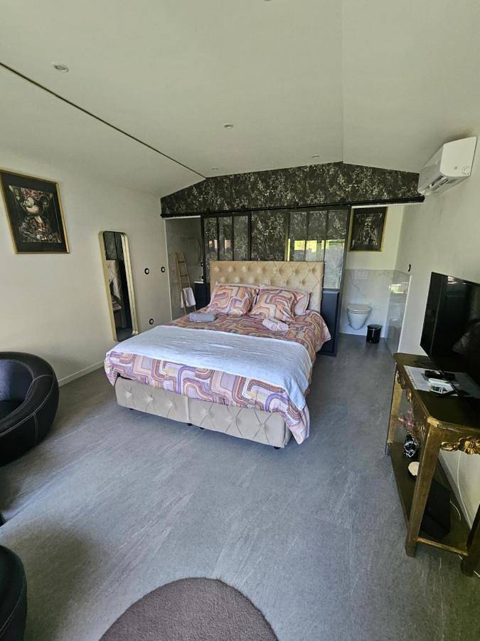 Hébergement privée Jaccuzzi en supplément in Saint-Clair-du-Rhône, Région de Vienne