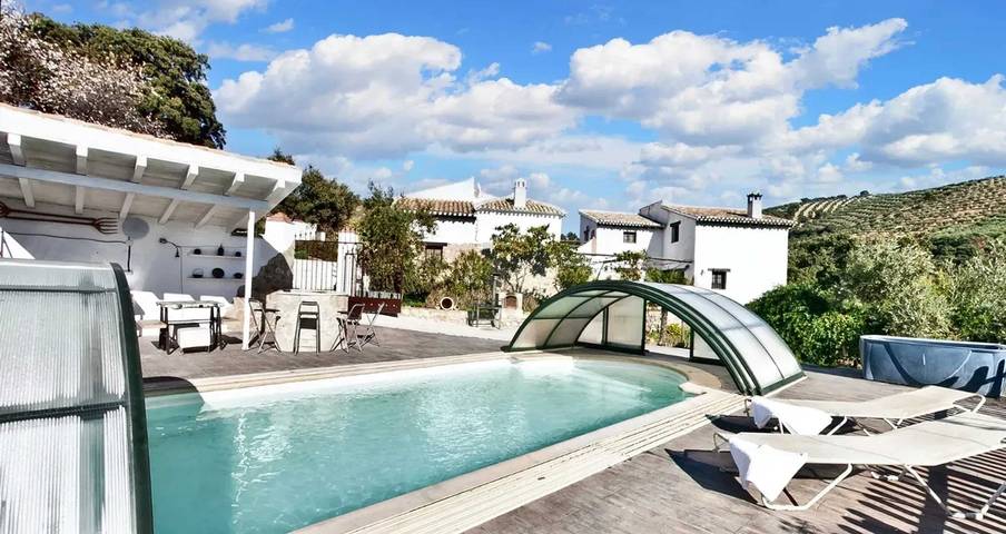 Chalet para 21 personas, con terraza y piscina - 1