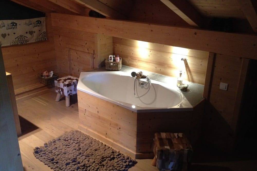 Chalet spacieux et luxueux, décoré avec goût et avec une très belle vue! in Abondance, Les Portes du Soleil