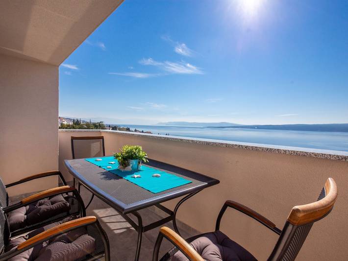 Ferienwohnung für 6 Personen, mit Pool und Balkon in Dramalj