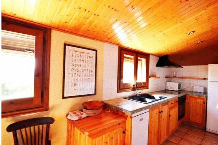 Gîte pour 4 personnes, avec Jardin et Piscine à Olvan