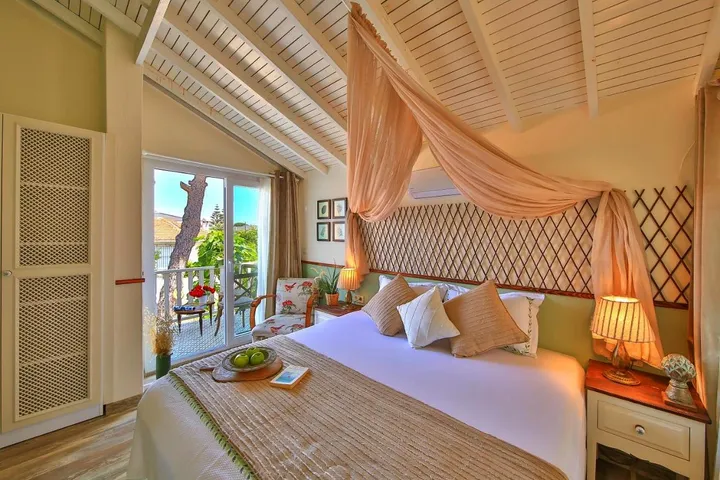 Hotel para 4 personas, con terraza además de jardín y vistas - 1