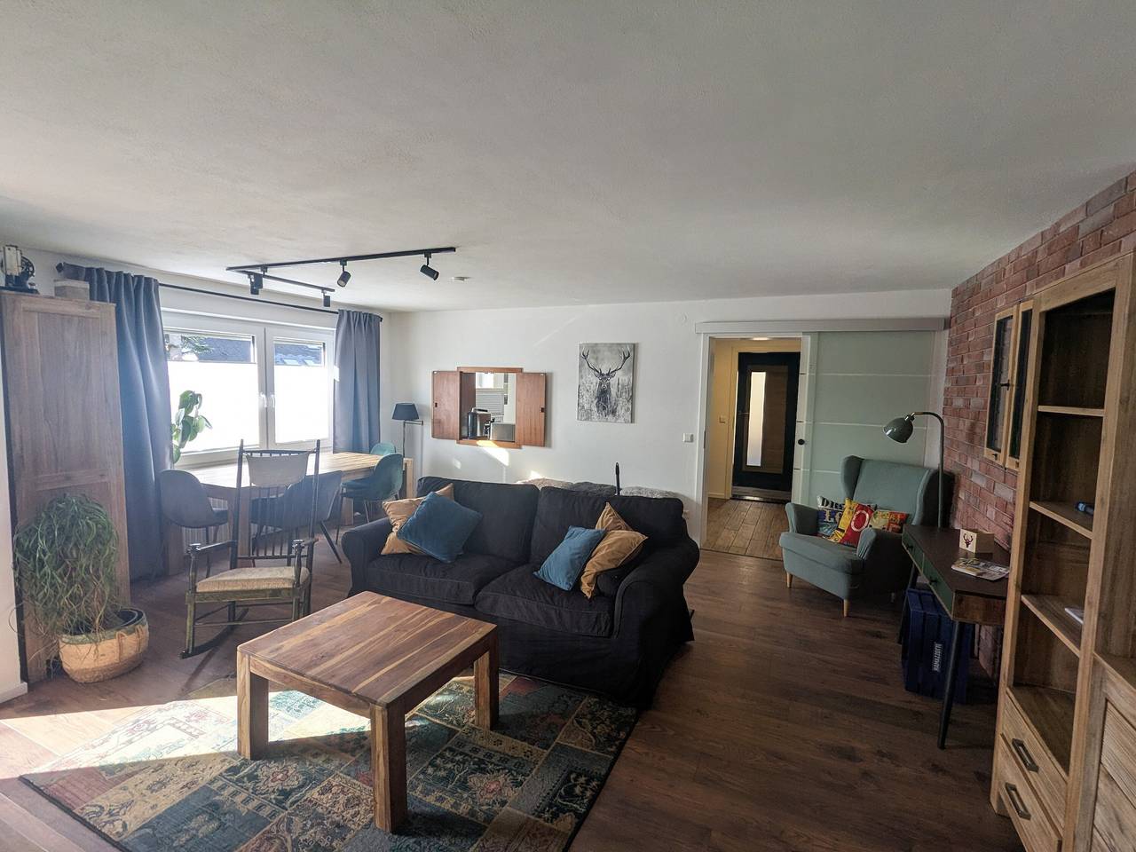 Apartamento entero, Apartamento 'Panoramablick y tranquilidad' con vistas a la montaña, terraza privada y Wi-Fi in Titisee-Neustadt, Bosque Negro sur